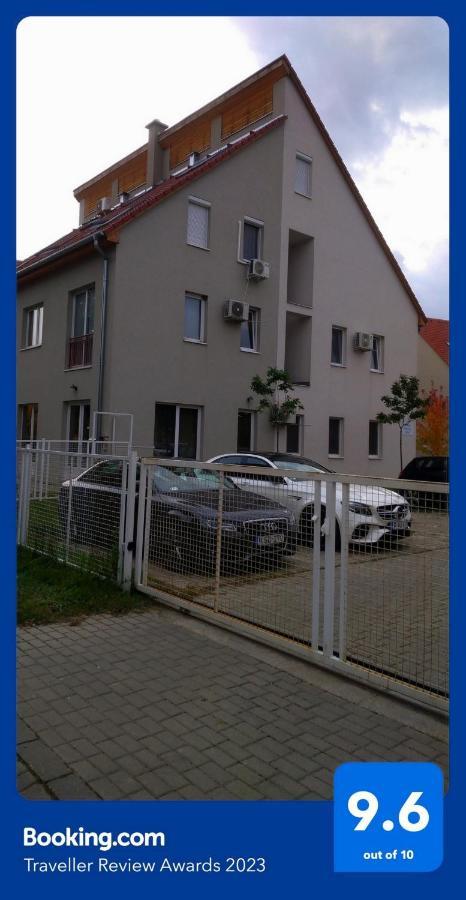 Blonde River Apartman Soter Szeged Eksteriør billede